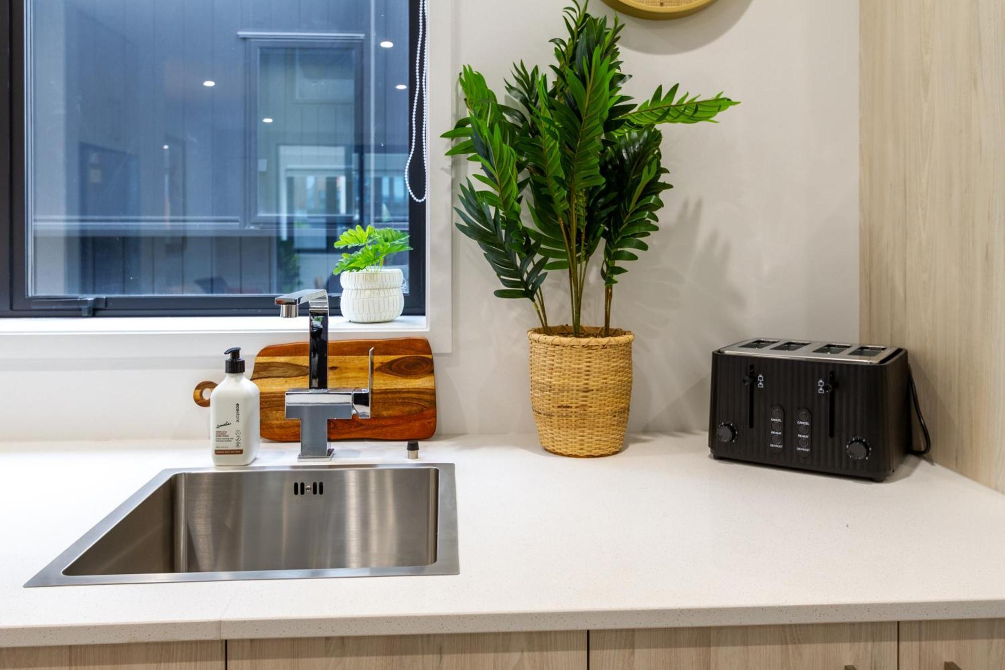 Modern City Lifestyle: 2 Bedroom 1 Bath Christchurch Exterior foto